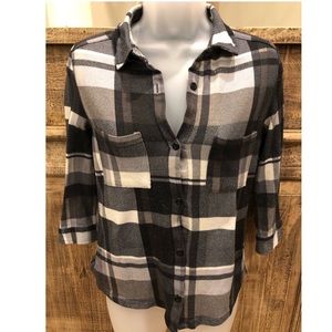 Deb Black&White Plaid Top. Sz M.